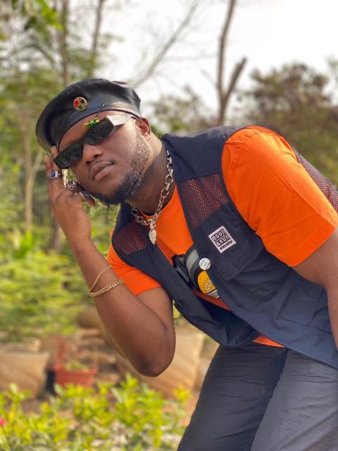 Mike Akox 1