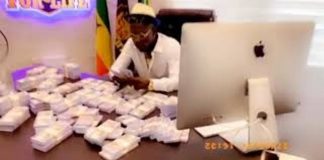 Shatta Wale is counting dollars at his office with Stonebwoy’s Putuu playing at the background