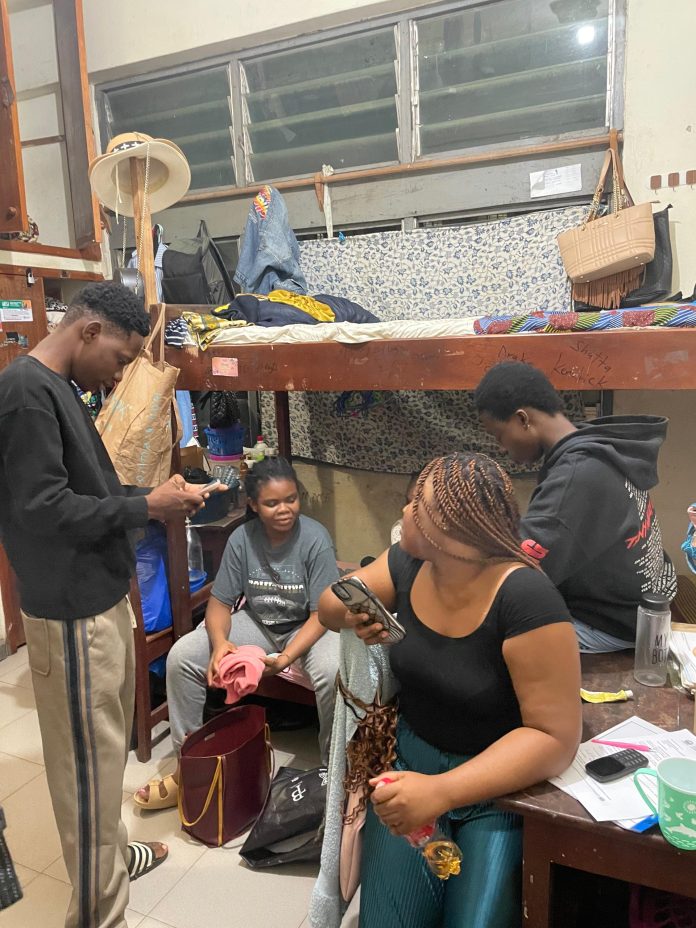 d7465fbd-bb95-4218-8982-fc8d21a6a6d3